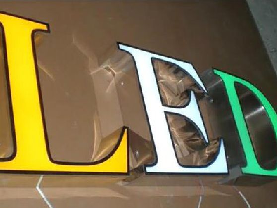 武定介绍LED招牌的基础知识。